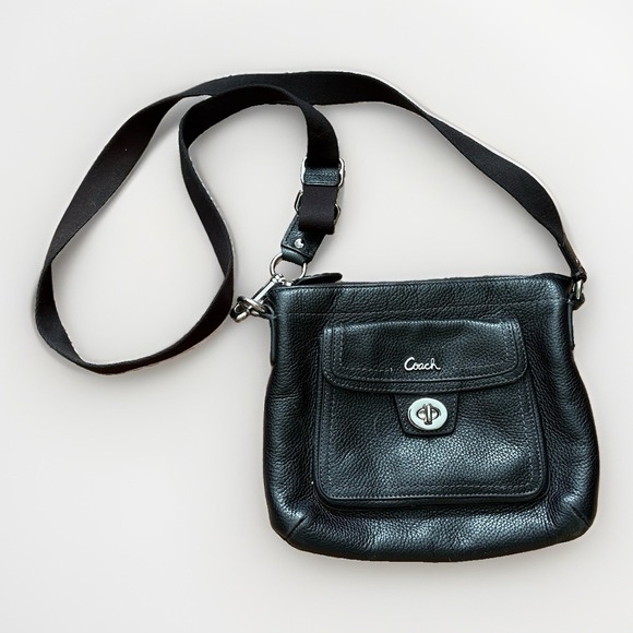 Coach Handbags - Coach Black Pebbled Leather Turn Lock Pocket Swingpack Crossbody Bag F45012